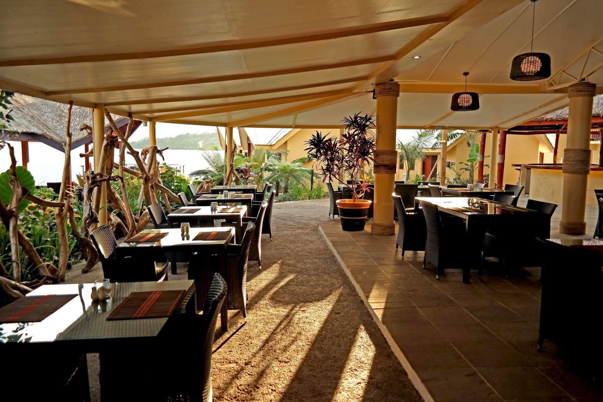 Moorings Hotel Порт Вила Екстериор снимка