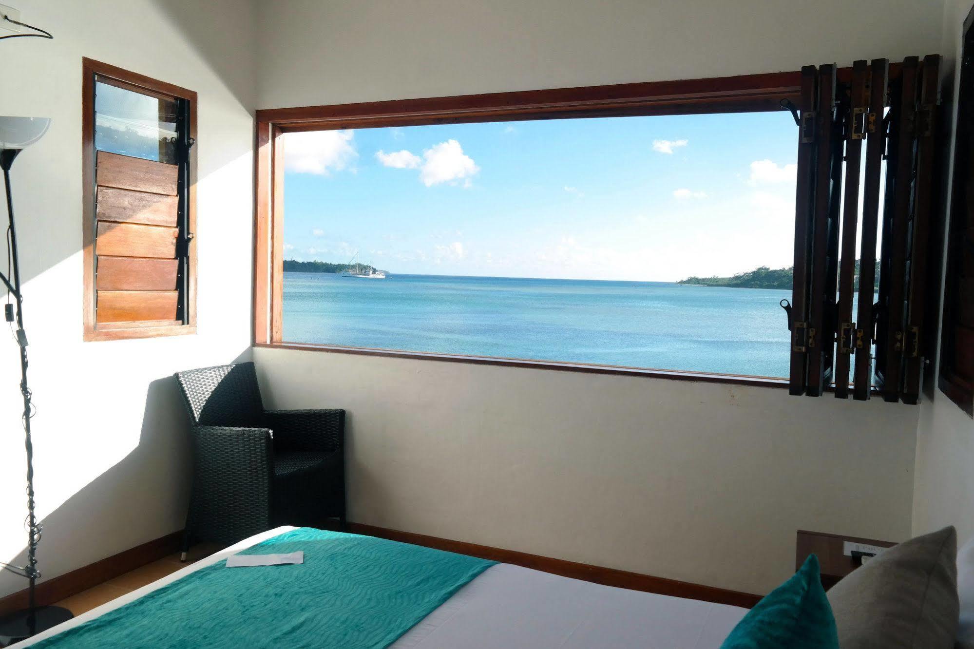 Moorings Hotel Порт Вила Екстериор снимка